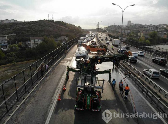 TEM'de gaz tankeri devrildi, tüm şeritler trafiğe kapatıldı