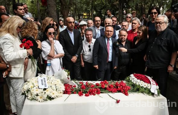 Tarık Akan,vefatının üçüncü yılında mezarı başında anıldı