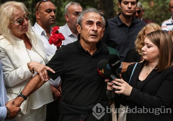 Tarık Akan,vefatının üçüncü yılında mezarı başında anıldı