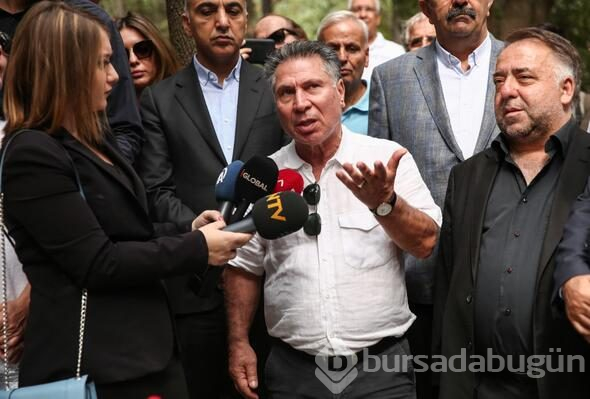 Tarık Akan,vefatının üçüncü yılında mezarı başında anıldı