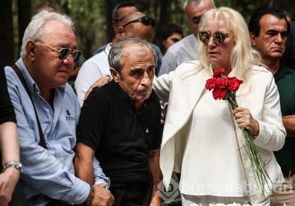 Tarık Akan,vefatının üçüncü yılında mezarı başında anıldı