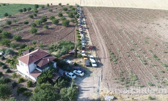 Bir evde 50 araç, gören şaşırıyor