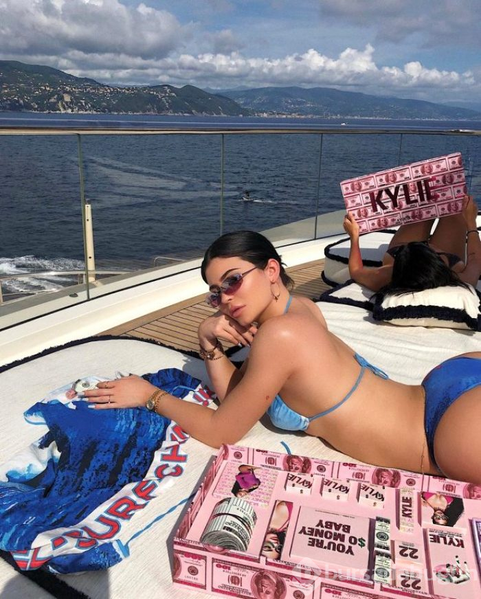 Playboy'a soyunan Kylie Jenner'dan olay yaratan cinsel ilişki itirafı!