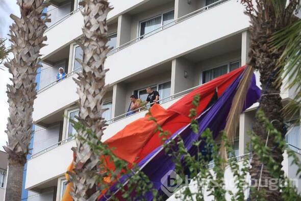 Deniz paraşütünün halatı koptu!