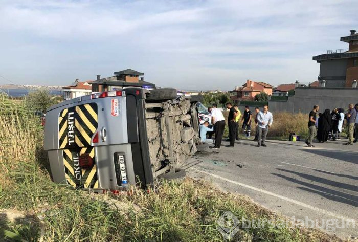 İstanbul'da okul servisi takla attı
