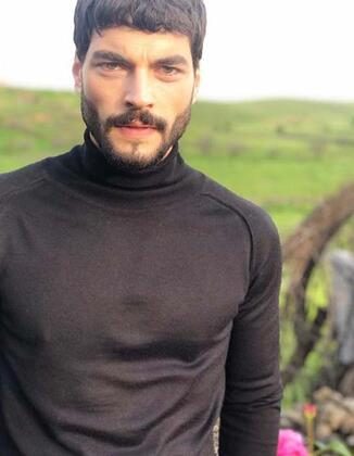 Akın Akınözü'nün eski hali şoke etti
