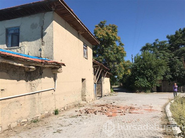 Denizli'deki depremden ilk görüntüler