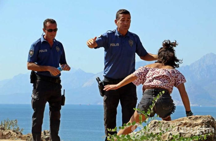 Polisin falezlerdeki zor anları...