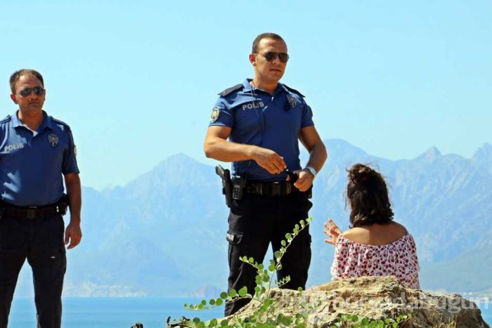 Polisin falezlerdeki zor anları...