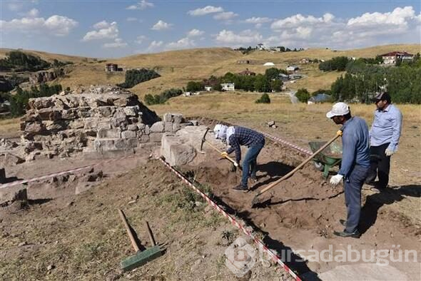 Kazılarda 5 bin yıllık seramikler bulundu