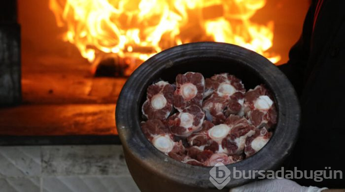 15 saatte pişen "pöç" sofraları süslüyor
