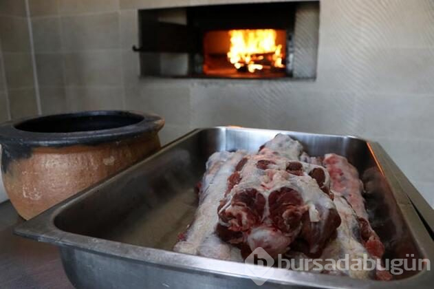 15 saatte pişen "pöç" sofraları süslüyor