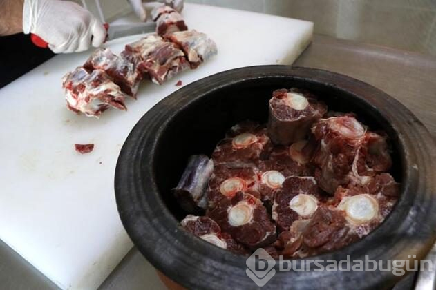 15 saatte pişen "pöç" sofraları süslüyor