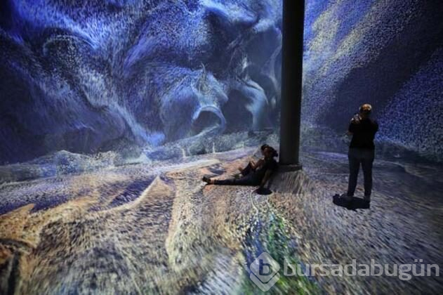 Refik Anadol'un sergisine büyük ilgi 