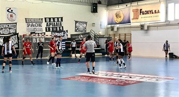 Skandal! Türk bayrağını asmadılar sporculara tükürdüler