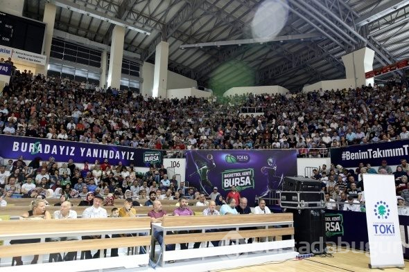 Bursa'da büyük kalabalık ne maç, ne konser için!