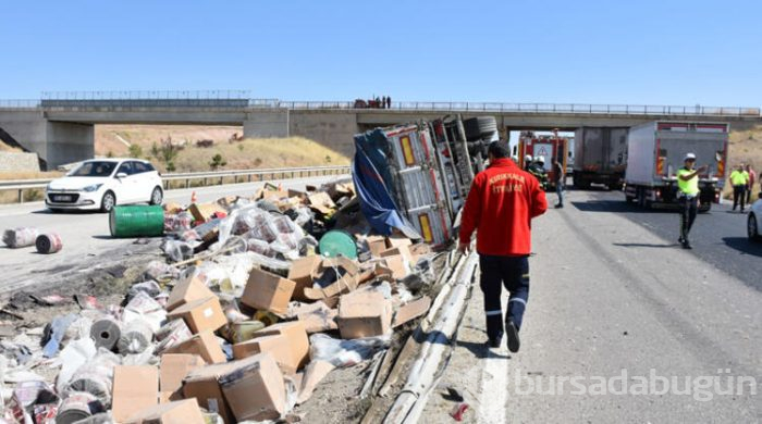 Lastiği patladı, kontrolden çıkıp devrildi