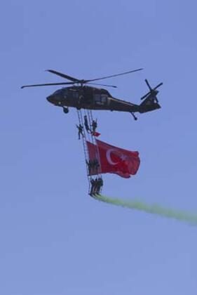 S-70 Black Hawk helikopterlerinden gösteri