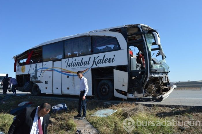 Kazadan görüntüler! Yolcu otobüsü devrildi...
