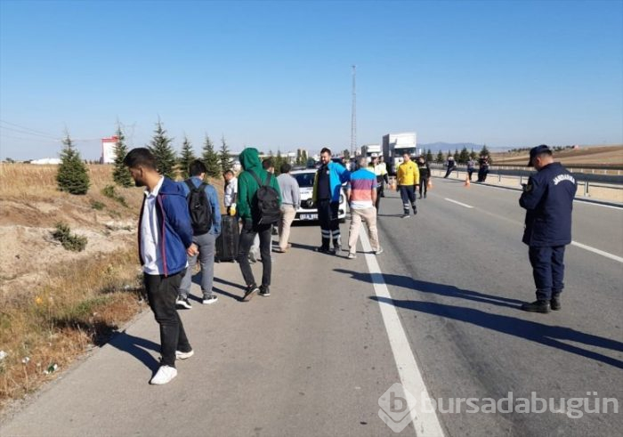 Kazadan görüntüler! Yolcu otobüsü devrildi...