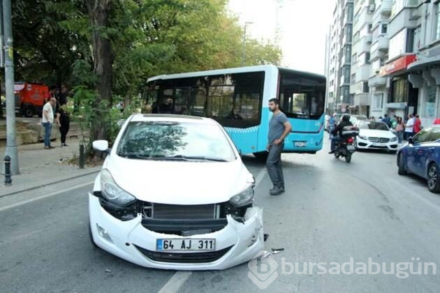 Kontrolden çıkan otobüs 2 araca çarparak durabildi