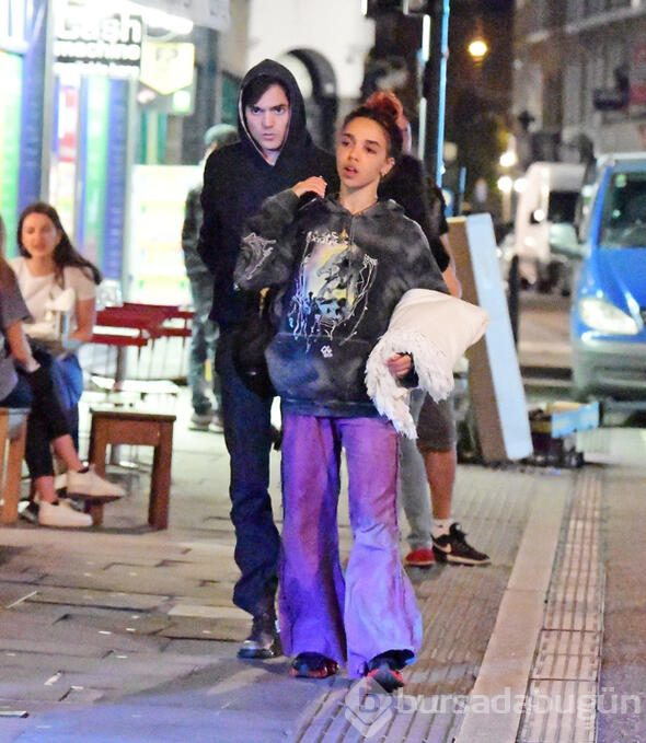 Parkta çığlık çığlığa romantik anlar