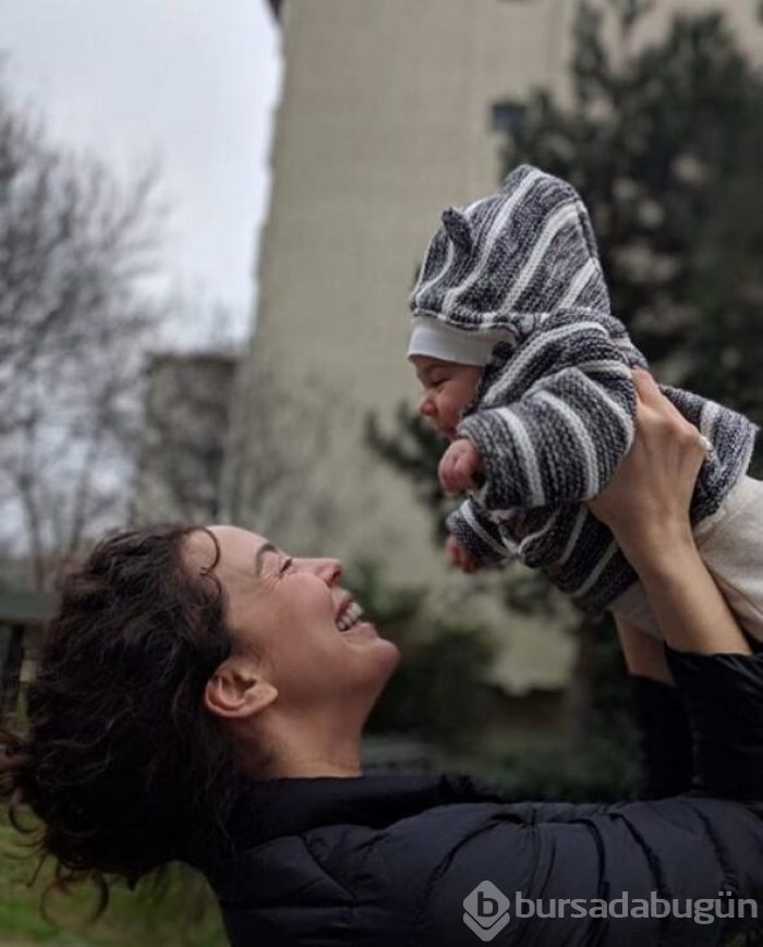 Azra Akın, doğum kiloları nedeniyle Fahriye Evcen'e de destek verdi