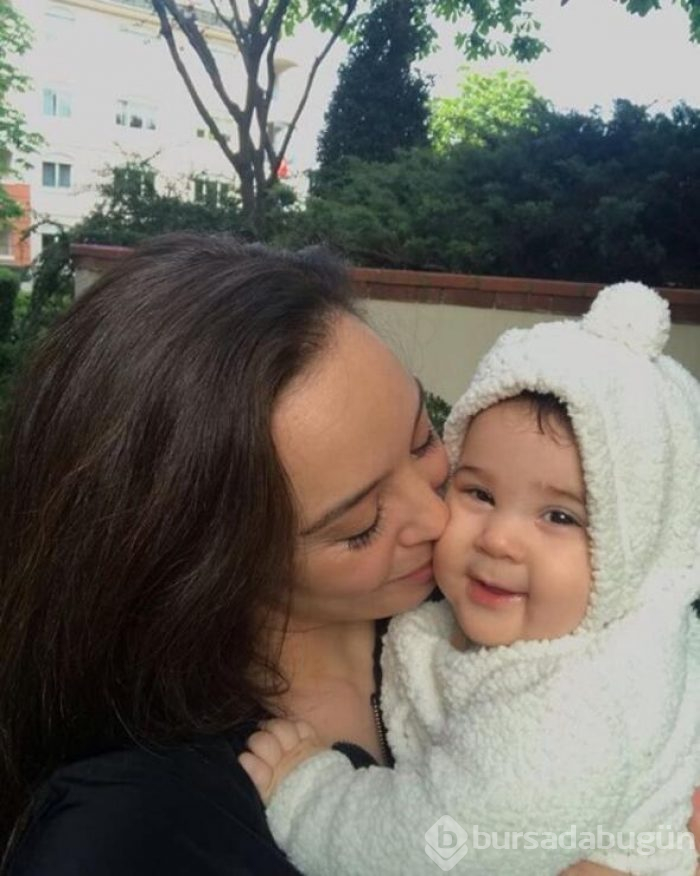 Azra Akın, doğum kiloları nedeniyle Fahriye Evcen'e de destek verdi