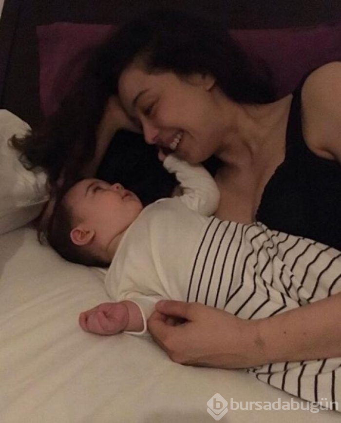 Azra Akın, doğum kiloları nedeniyle Fahriye Evcen'e de destek verdi