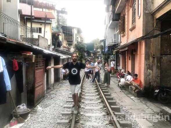Sadece 2 bin dolarla 9 ayda 27 ülke gezdi!