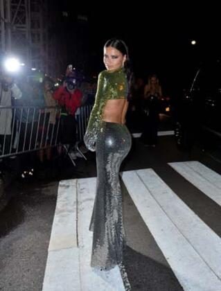 Adriana Lima verdiği pozla Instagram'ı salladı