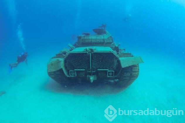  Akdeniz'in derinliklerine batırılan 45 tonluk eski tank ilgi odağı oldu