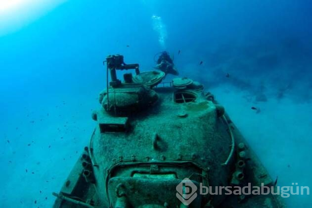  Akdeniz'in derinliklerine batırılan 45 tonluk eski tank ilgi odağı oldu