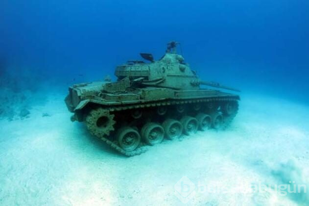  Akdeniz'in derinliklerine batırılan 45 tonluk eski tank ilgi odağı oldu