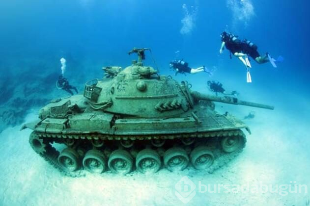  Akdeniz'in derinliklerine batırılan 45 tonluk eski tank ilgi odağı oldu