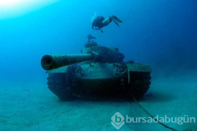  Akdeniz'in derinliklerine batırılan 45 tonluk eski tank ilgi odağı oldu