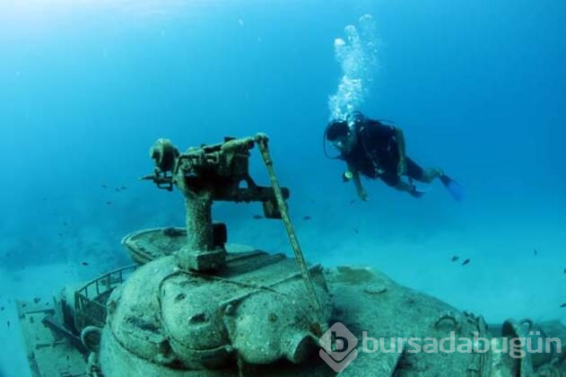  Akdeniz'in derinliklerine batırılan 45 tonluk eski tank ilgi odağı oldu