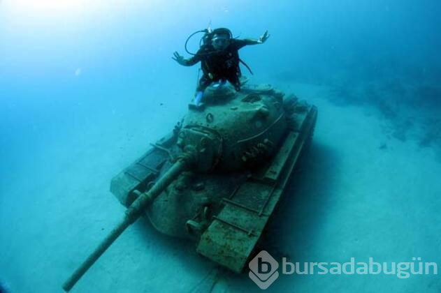  Akdeniz'in derinliklerine batırılan 45 tonluk eski tank ilgi odağı oldu
