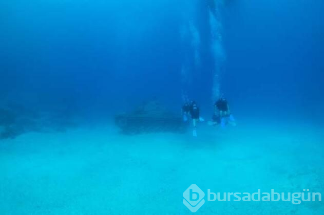  Akdeniz'in derinliklerine batırılan 45 tonluk eski tank ilgi odağı oldu