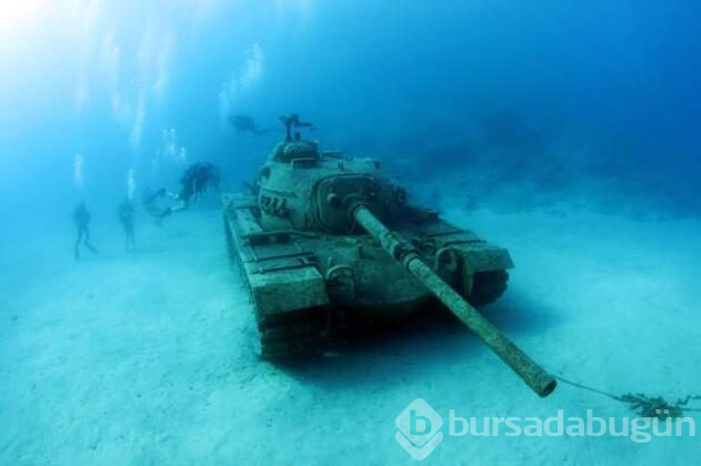  Akdeniz'in derinliklerine batırılan 45 tonluk eski tank ilgi odağı oldu