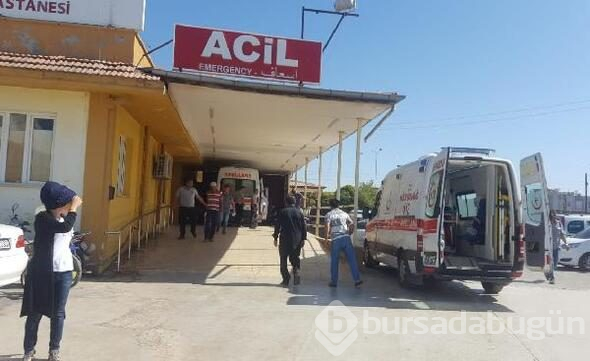 Reyhanlı'da göçmenleri taşıyan kamyonet devrildi