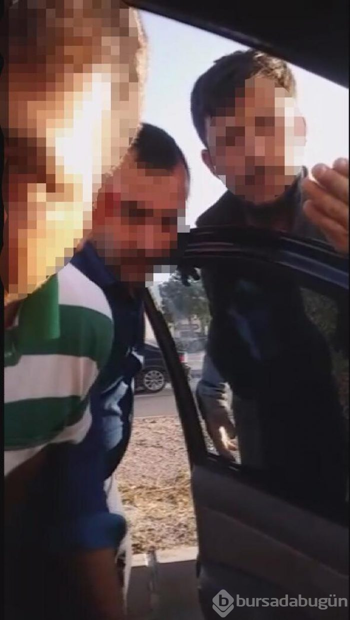 Trafikte yaşadıklarını görüntüledi! Şikayet edildi...