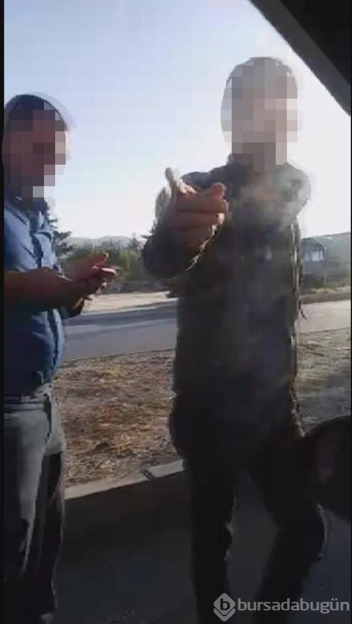 Trafikte yaşadıklarını görüntüledi! Şikayet edildi...