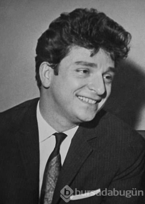 Zeki Müren kimdir?