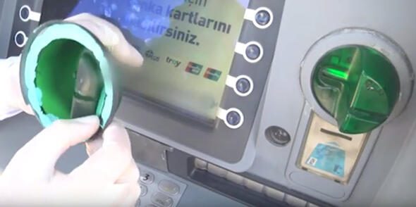 ATM'den para çekerken dikkat edin!