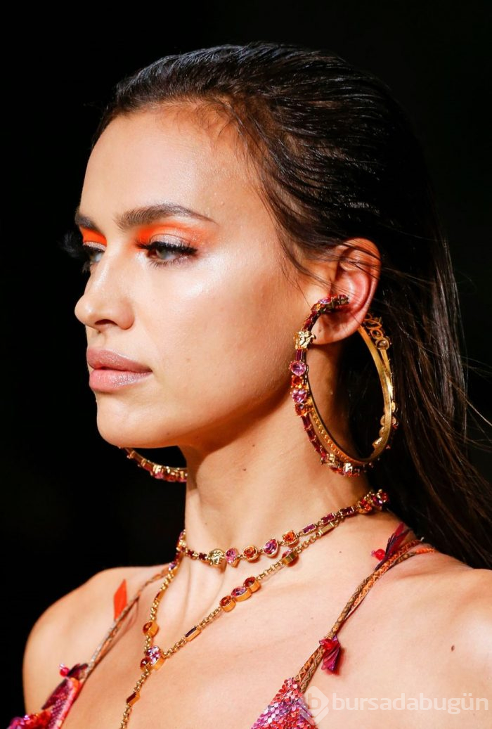 Irina Shayk podyumun yıldızı oldu