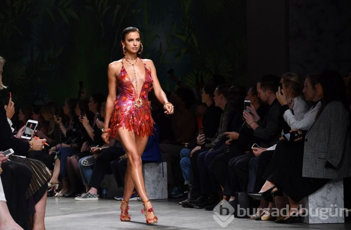 Irina Shayk podyumun yıldızı oldu