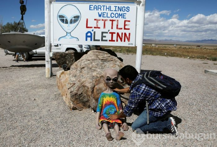 Esrarengiz üsse UFO'cu akını