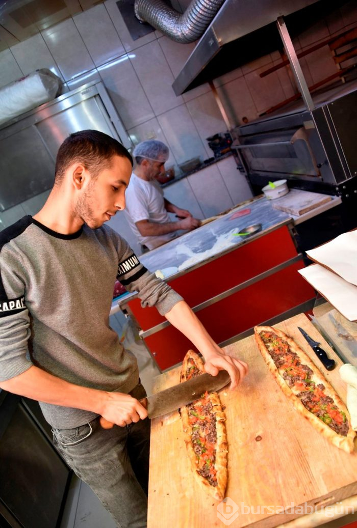 Bu pideyi yemek için kilometrelerce yol geliyorlar