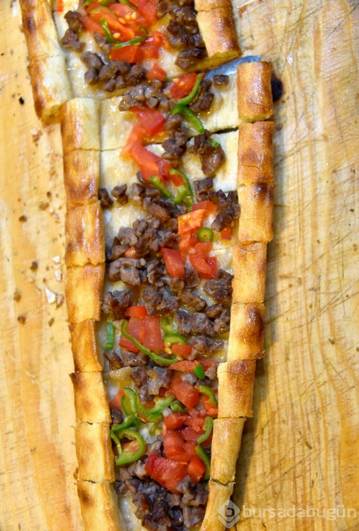 Bu pideyi yemek için kilometrelerce yol geliyorlar